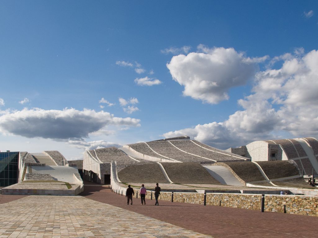 Ciudad de la Cultura de Galicia en Santiago de Compostela, centro arquitectónico y cultural moderno